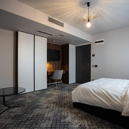 Hotel Cristal Cluj-Napoca Ngoại thất bức ảnh