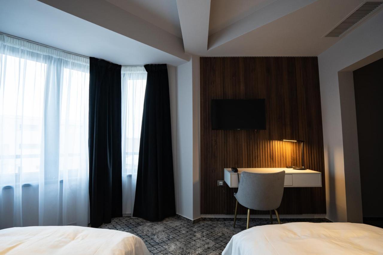 Hotel Cristal Cluj-Napoca Ngoại thất bức ảnh