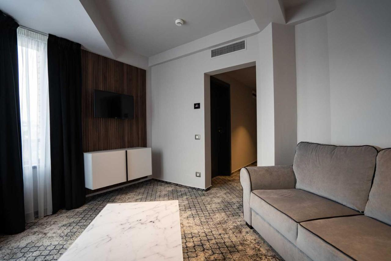 Hotel Cristal Cluj-Napoca Ngoại thất bức ảnh