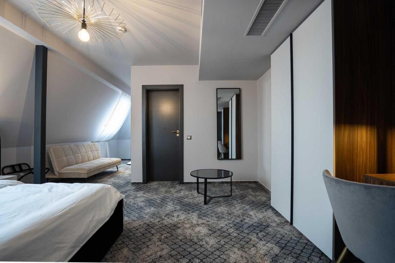 Hotel Cristal Cluj-Napoca Ngoại thất bức ảnh