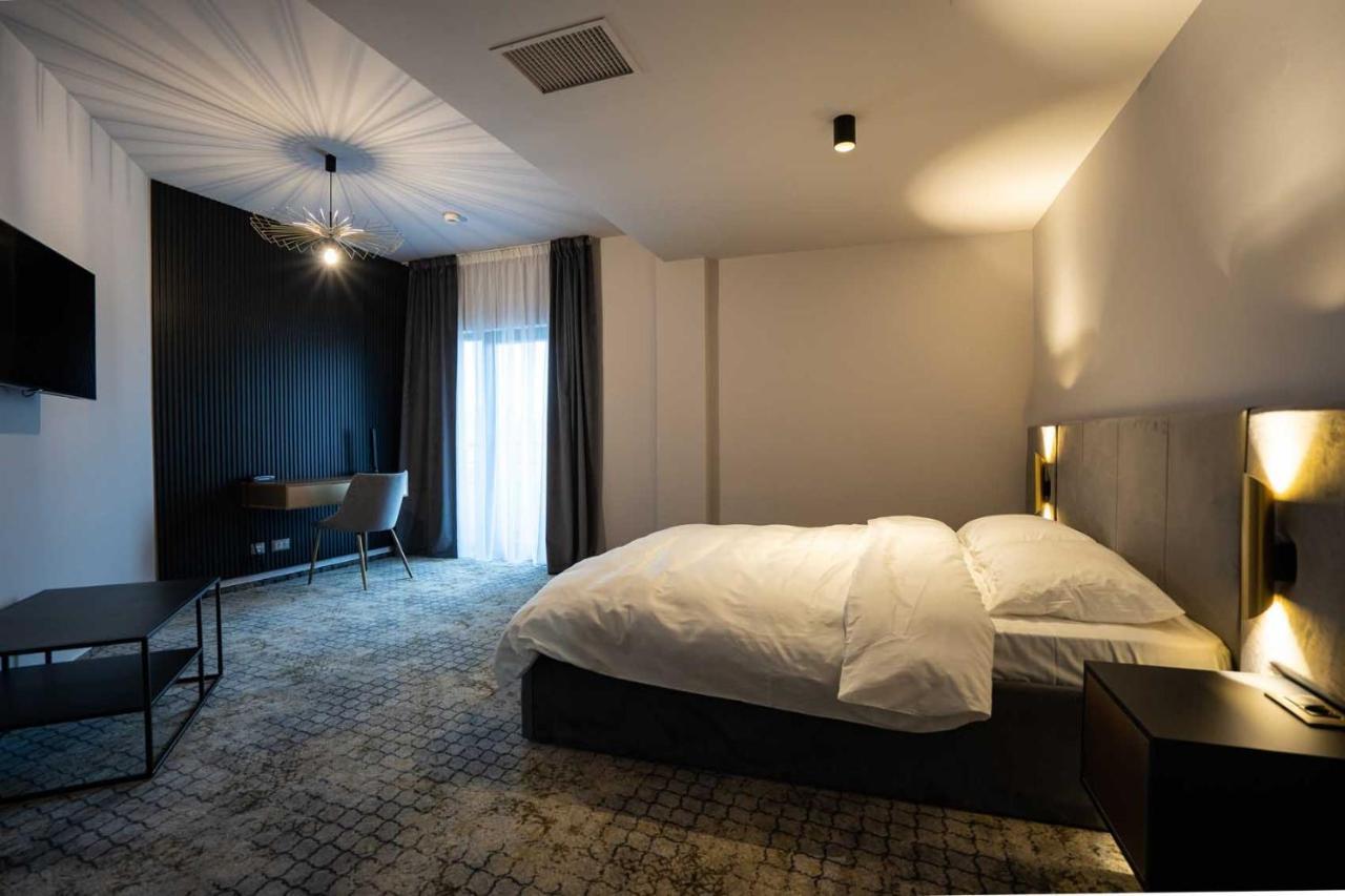 Hotel Cristal Cluj-Napoca Ngoại thất bức ảnh