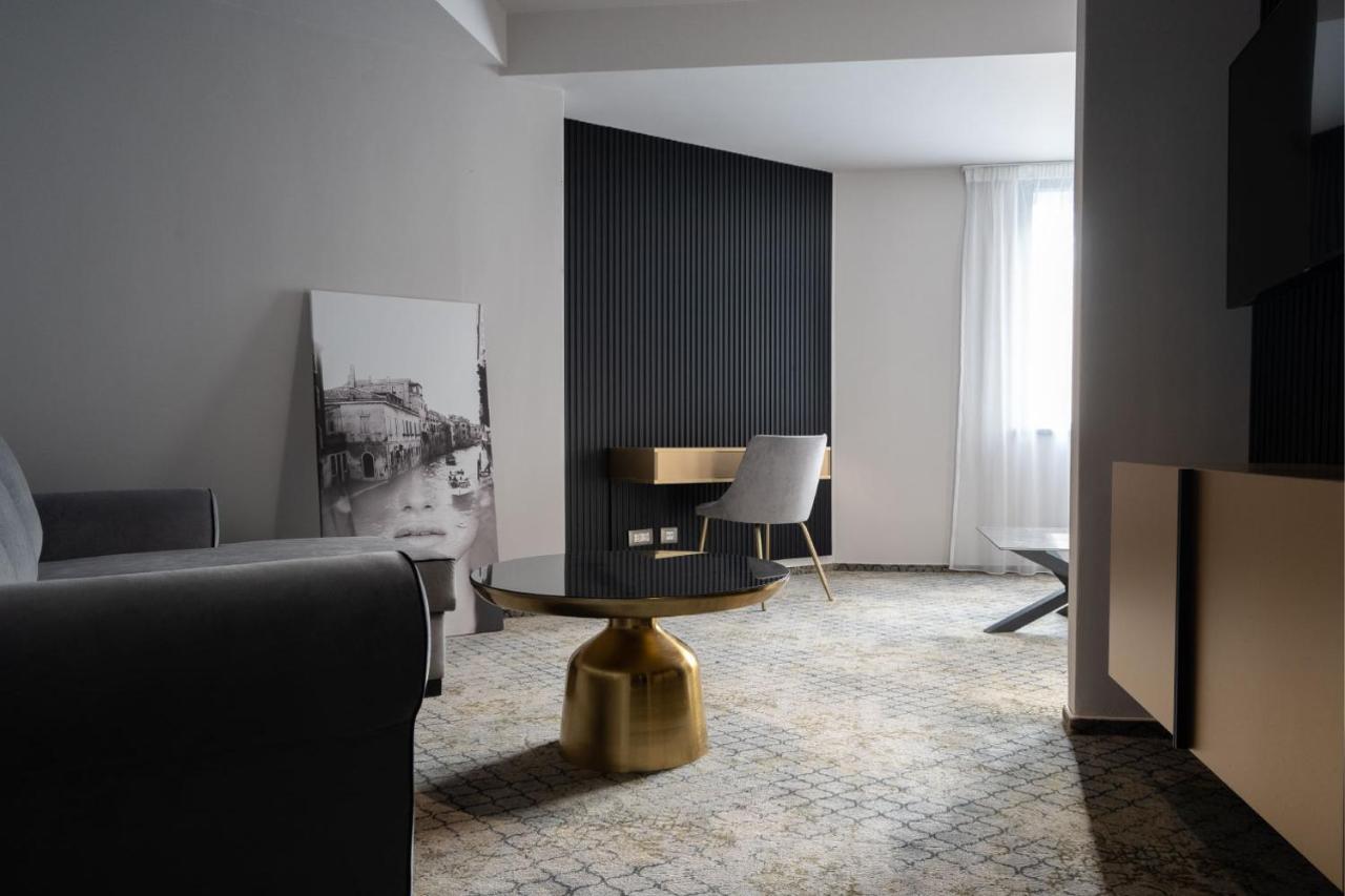 Hotel Cristal Cluj-Napoca Ngoại thất bức ảnh