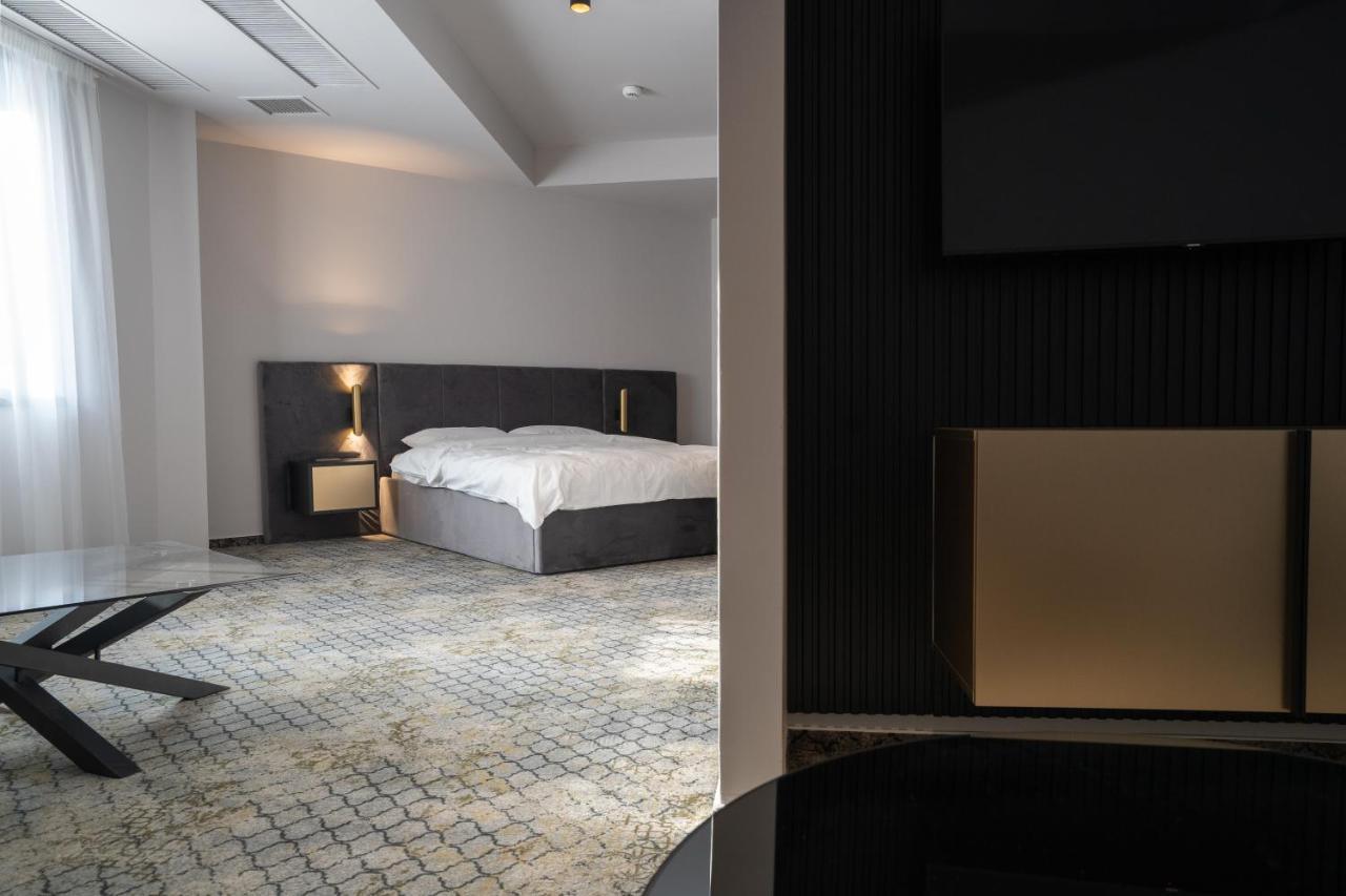 Hotel Cristal Cluj-Napoca Ngoại thất bức ảnh