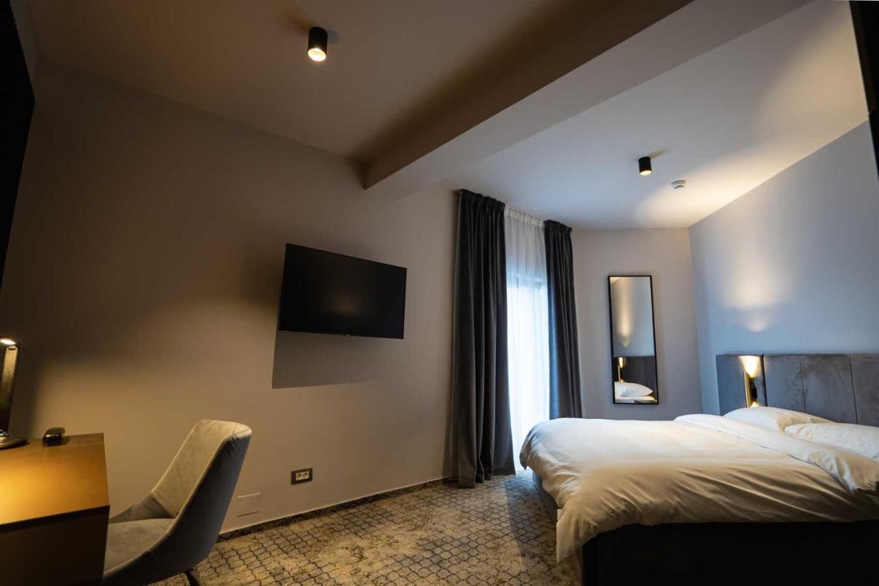 Hotel Cristal Cluj-Napoca Ngoại thất bức ảnh