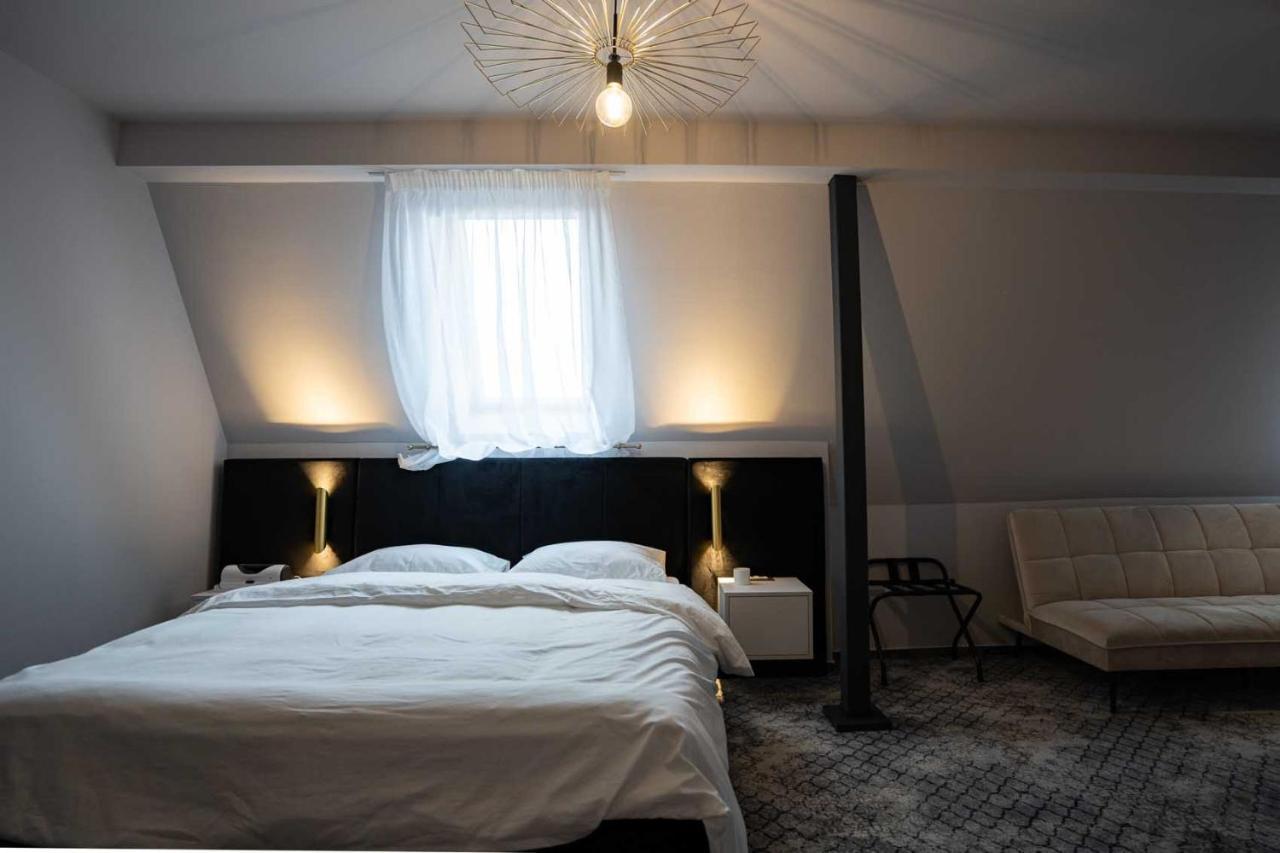 Hotel Cristal Cluj-Napoca Ngoại thất bức ảnh