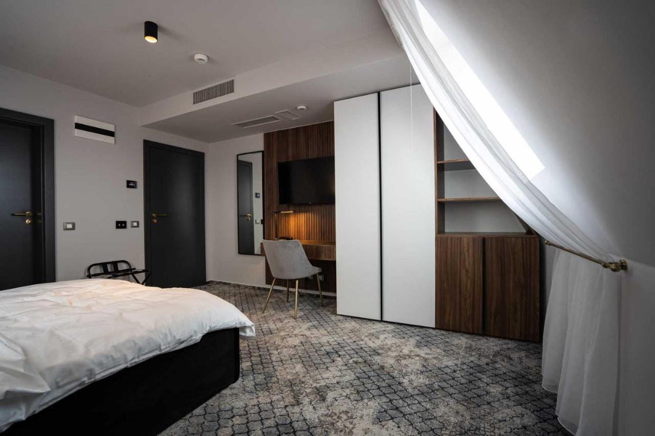 Hotel Cristal Cluj-Napoca Ngoại thất bức ảnh
