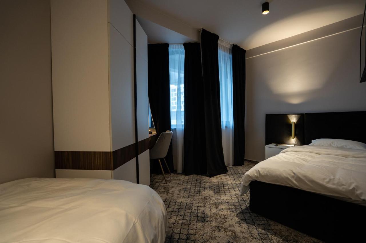 Hotel Cristal Cluj-Napoca Ngoại thất bức ảnh