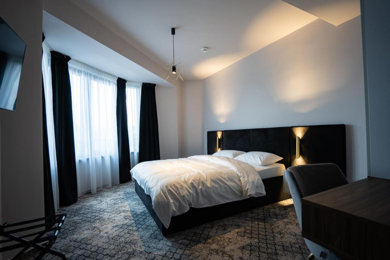 Hotel Cristal Cluj-Napoca Ngoại thất bức ảnh