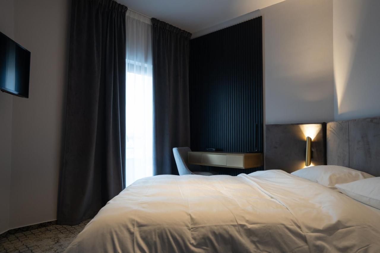 Hotel Cristal Cluj-Napoca Ngoại thất bức ảnh