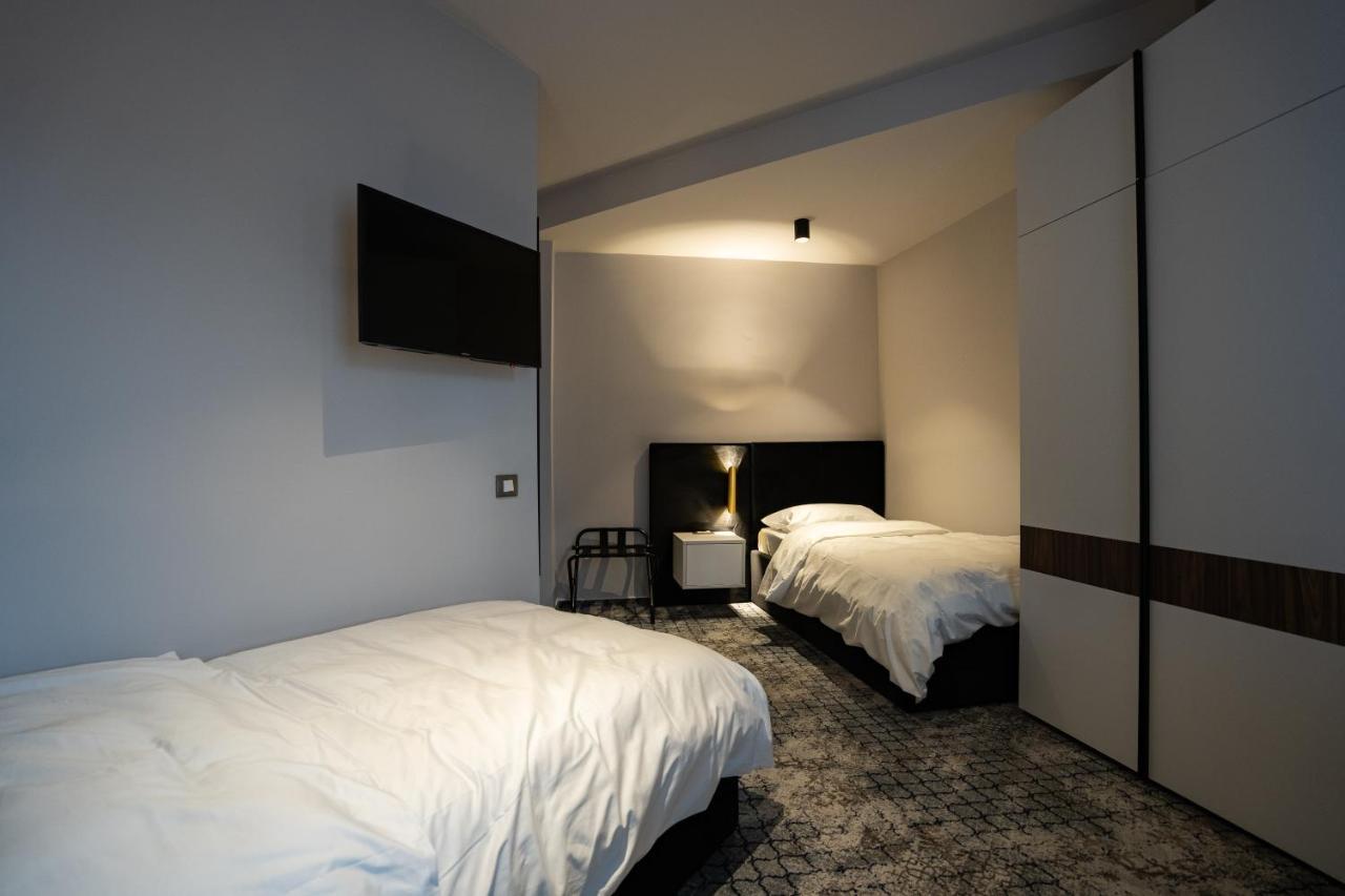 Hotel Cristal Cluj-Napoca Ngoại thất bức ảnh