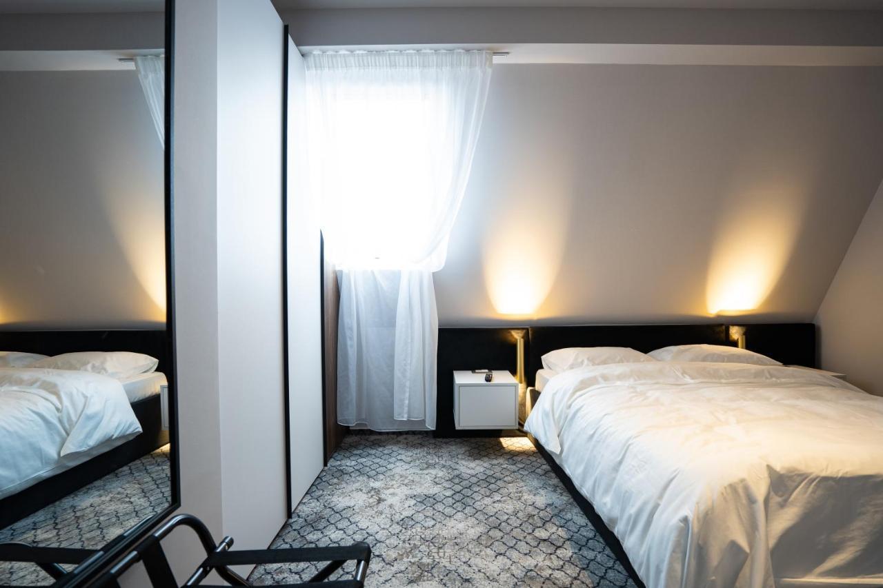 Hotel Cristal Cluj-Napoca Ngoại thất bức ảnh