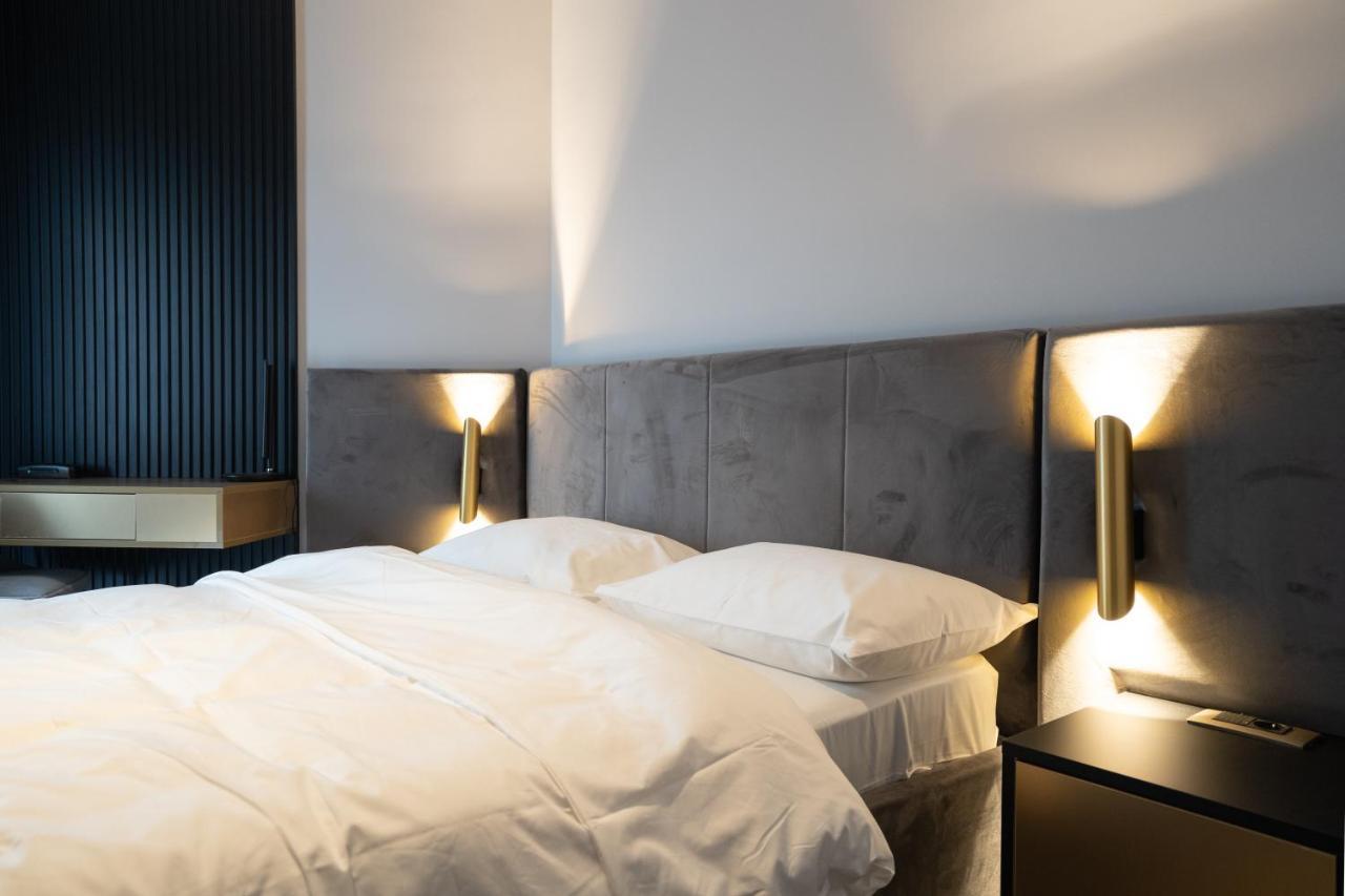 Hotel Cristal Cluj-Napoca Ngoại thất bức ảnh