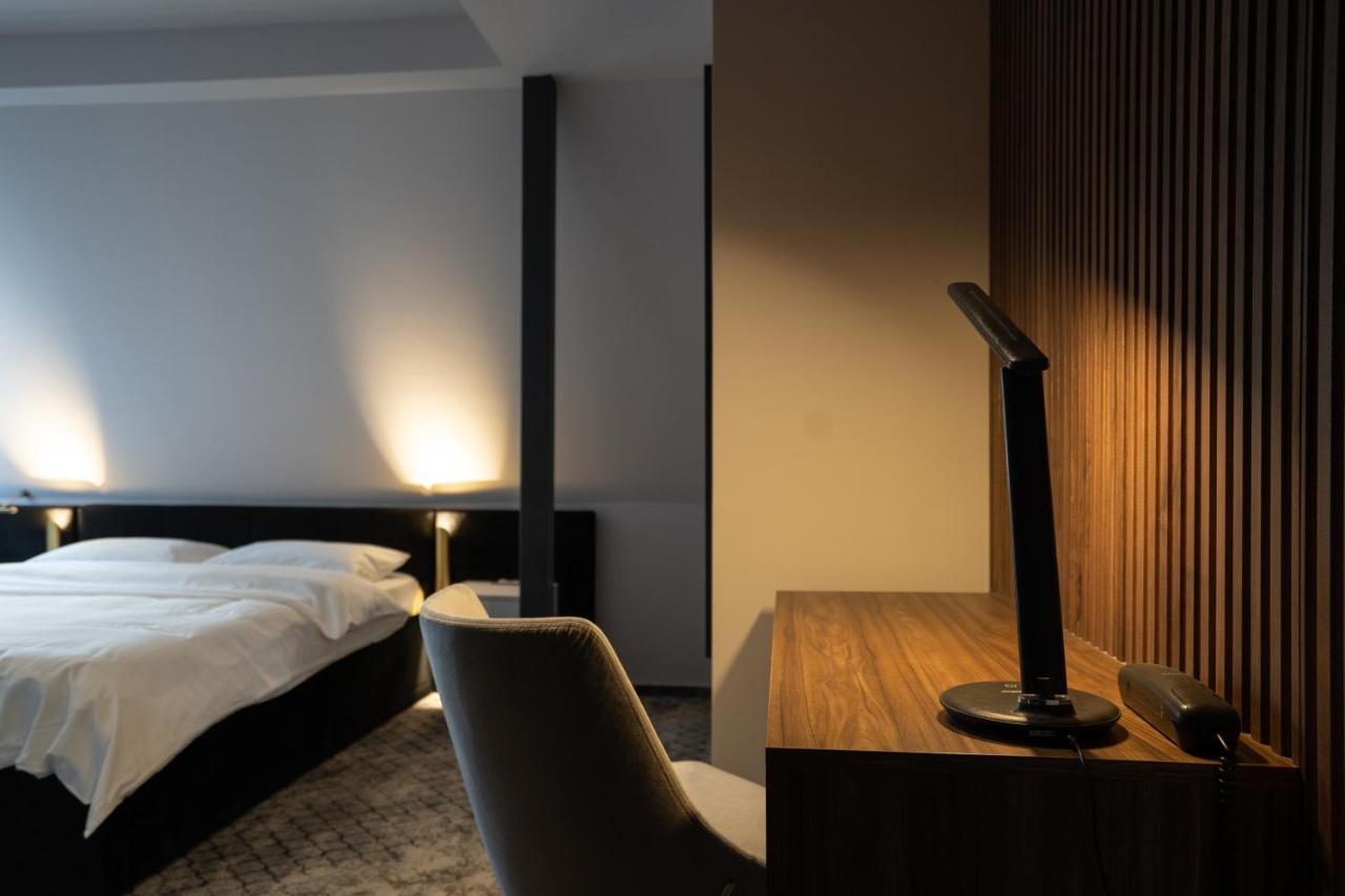 Hotel Cristal Cluj-Napoca Ngoại thất bức ảnh