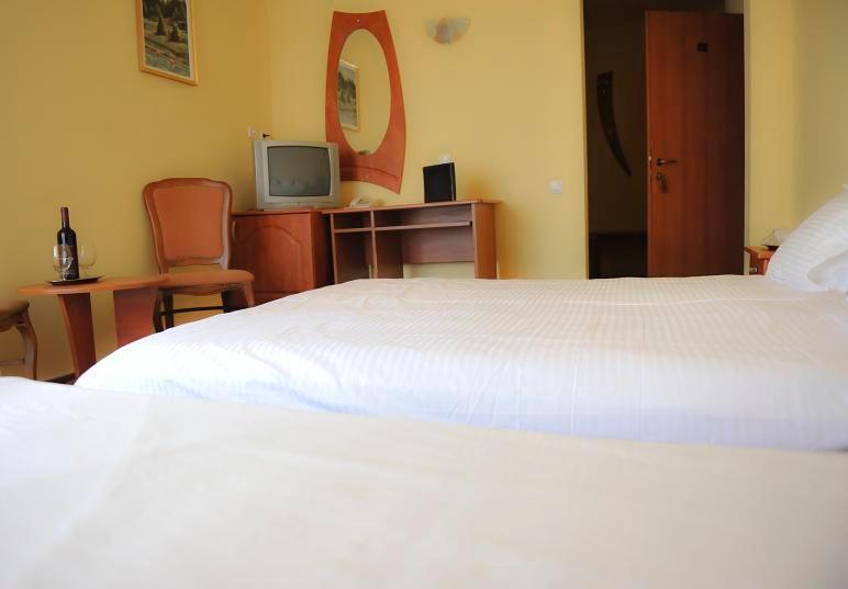 Hotel Cristal Cluj-Napoca Ngoại thất bức ảnh