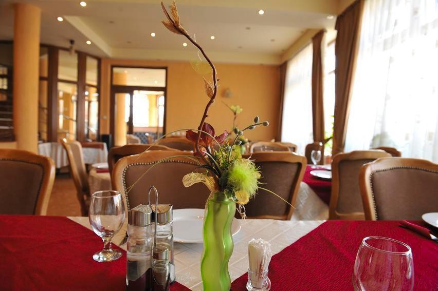 Hotel Cristal Cluj-Napoca Ngoại thất bức ảnh