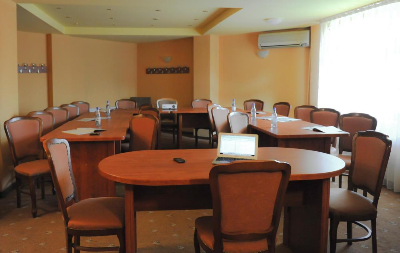 Hotel Cristal Cluj-Napoca Ngoại thất bức ảnh